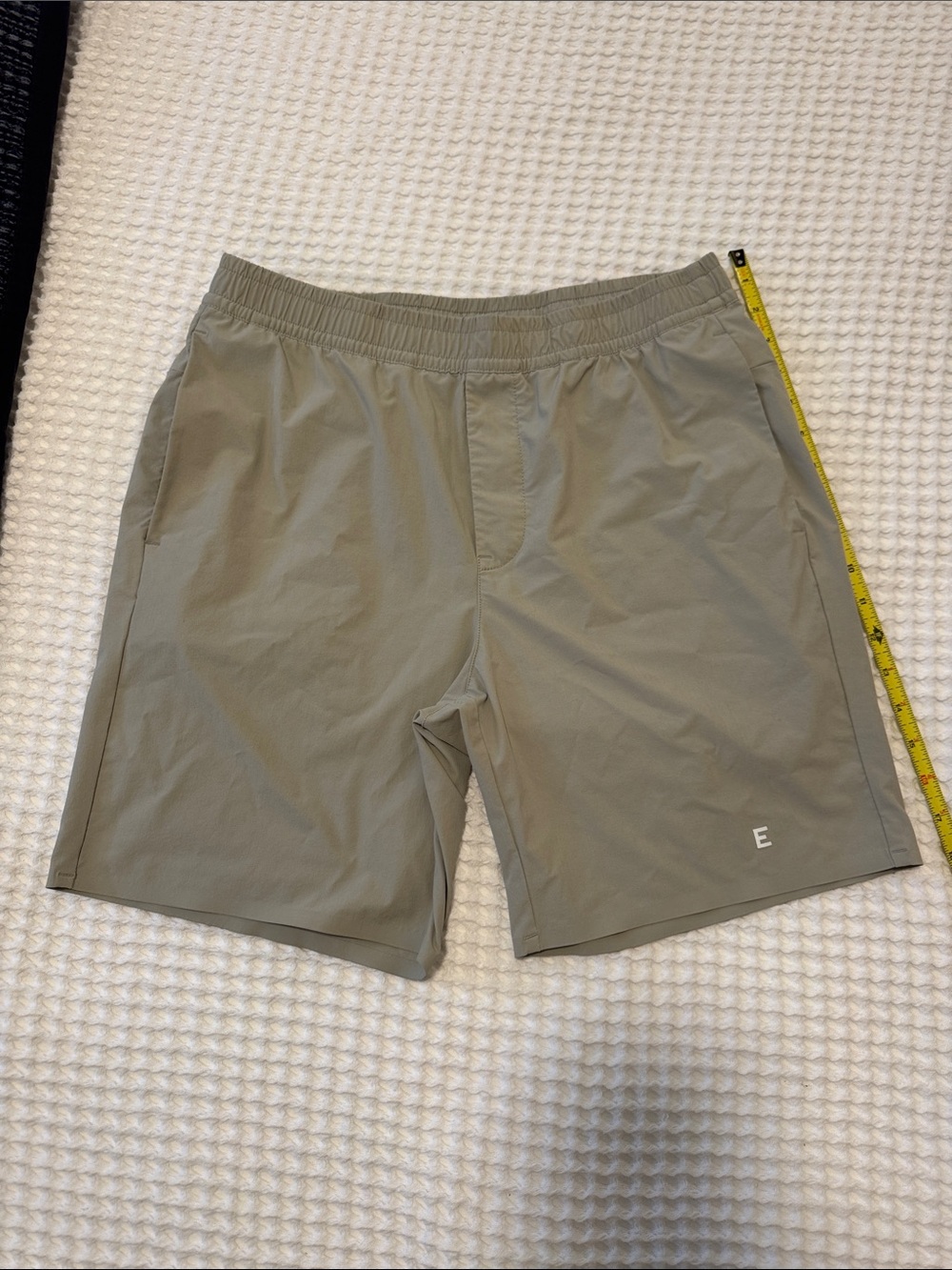 Everlane Men's Uniform Pull-on Sport Shorts Stone/Tan Medium 7” inseam Like New